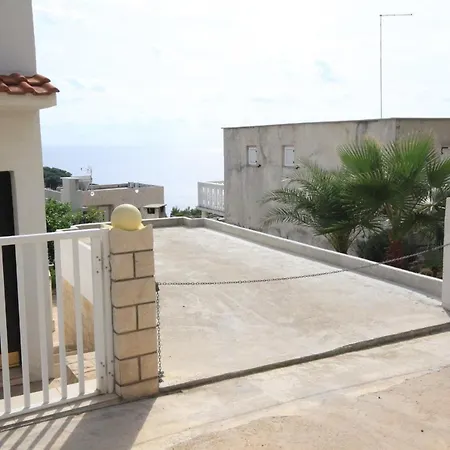 Apartments With A Parking Space Rukavac, Vis - 8837 Apartment Vis