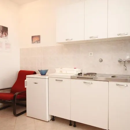 Apartment Apartments With A Parking Space Rukavac, Vis - 8837