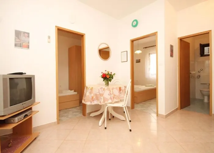 Appartement With A Parking Space Rukavac, - 8837 Vis
