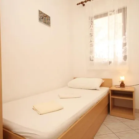 With A Parking Space Rukavac, - 8837 * Vis