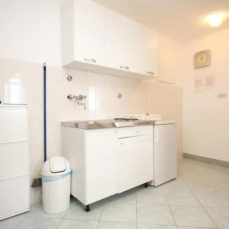 With A Parking Space Rukavac, - 8837 *