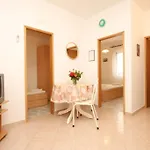 Apartmán With A Parking Space Rukavac, - 8837 Vis